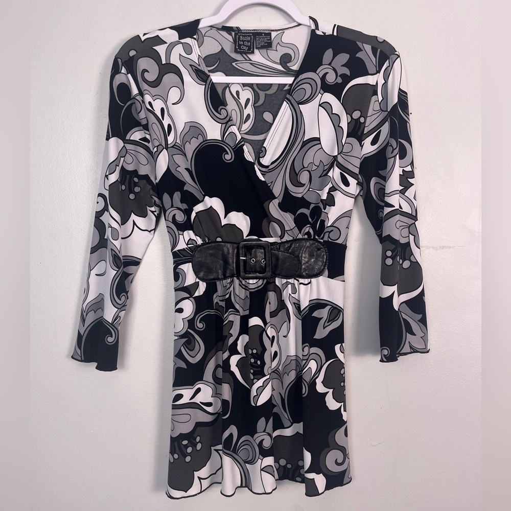 Suzie in the city black and white paisley print dress with belt Size small